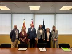 El consejero de Sanidad y parte de su equipo se reúnen con las presidentas de los colegios de Enfermería de Zaragoza y Huesca
