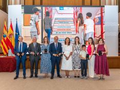 Foto de familia de los galardonados con la Medalla y las Cruces José de Calasanz