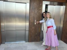 La vicepresidenta del Gobierno de Aragón y la alcaldesa de Teruel en la puesta en marcha del ascensor del Carmen
