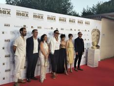 El director general de Cultura y Patrimonio Cultural, junto a Elisa Forcano y su equipo en la gala de los Premios Max.
