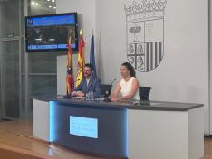La directora general de Turismo, María Nogueras, y el alcalde de Villarroya del Campo, José Carlos Franco Sediles, durante la presentación de la V Recreación Histórica de la Vida Celtíbera.