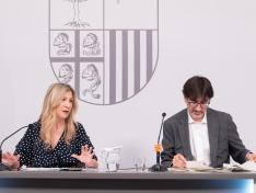 Mar Vaquero, acompañada por el director general de Servicios Jurídicos, Juan Pérez Mas, presentan as alegaciones de Aragón a la posible contradicción del Real Decreto que regula el proceso extraordinario de regularización de inmigrantes con el Derecho de