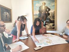 La consejera de Economía, Eva Valle, se ha reunido con la alcaldesa de Huesca, Lorena Orduna