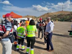 El consejero de Sanidad, Ángel Sanz, junto a profesionales del 061 Aragón en el punto de observación de MotorLand Aragón.