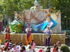 Caleidoscopio Teatro representará 'Los duendes del baúl' este domingo en Mainar.