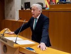 Octavio López, durante su intervención en la tribuna de las Cortes de Aragón.