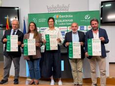 El presidente de la Federación Aragonesa de Golf, José María Dehesa, las directoras generales de Turismo y Deportes, María Nogueras y Cristina García, el alcalde de Calatayud, Manuel Aranda y el presidente de Gambito Golf, Jorge Piera, en rueda de prensa