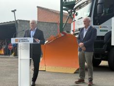 Octavio López ha presentado hoy la campaña de vialidad invernal en el parque de maquinaria de Zaragoza capital.
