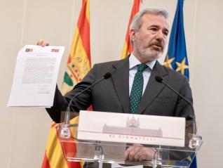 El presidente Azcón, en la rueda de prensa posterior a la reunión con la ministra Alegría.