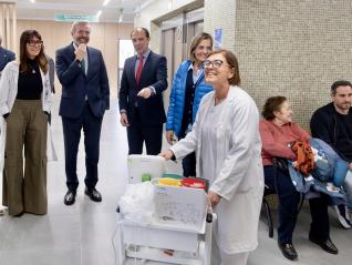 Jorge Azcón, en el nuevo Centro de Salud Ramón y Cajal de Huesca.