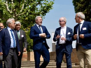 El presidente del Gobierno de Aragón, Jorge Azcón, y el consejero de Agricultura, Ganadería y Alimentación, Javier Rincón, participan en el sexto encuentro de la DO Somontano