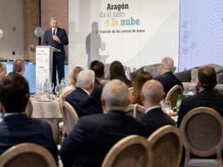 El presidente Azcón, en la jornada 'Aragón da el salto a la nube', organizada por El Periódico de Aragón.