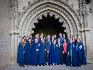 El presidente Azcón, junto a varios integrantes de la Real Hermandad de San Juan de la Peña.