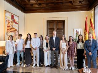 El presidente Azcón recibe a los alumnos con los mejores expedientes de la PAU 2025.