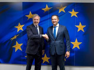 El presidente Azcón y el comisario de Agricultura y Alimentación, Christophe Hansen.