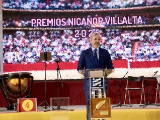 El presidente Azcón participa en los Premios Nicanor Villalta 2025.