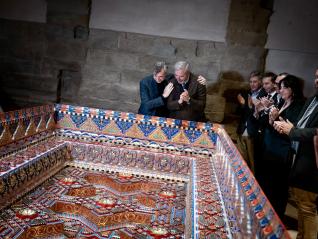 El presidente Azcón asiste a la presentación del cuarto alfarje realizado por el proyecto 'Sigena Mágica'.