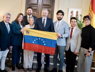 Jorge Azcón ha recibido en el Edificio Pignatelli a la delegación venezolana
