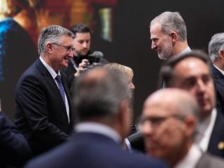 Blasco, en el saludo al Rey Felipe VI en el espacio de Turespaña.