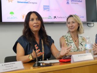 La directora gerente del IASS, Marta Tejero; y la vicedecana de Relaciones Institucionales de la Facultad de Ciencias Sociales y del Trabajo, Mariola García