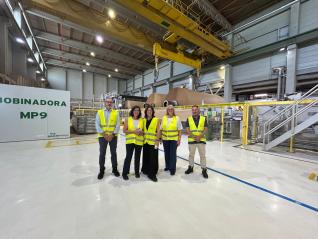 La consejera de Economía ha visitado la planta de El Burgo de Ebro y puesto en valor la apuesta de la compañía por la descarbonización, la economía circular y la expansión internacional desde Aragón.