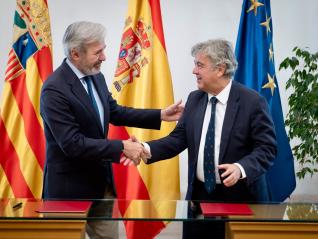 El Gobierno de Aragón y Fundación La Caixa firman un convenio de acción social en la comunidad.