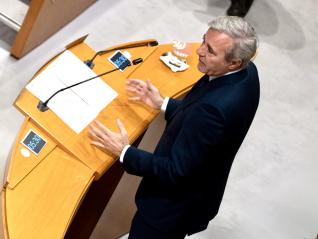 El presidente Azcón, durante su intervención en las Cortes de Aragón.