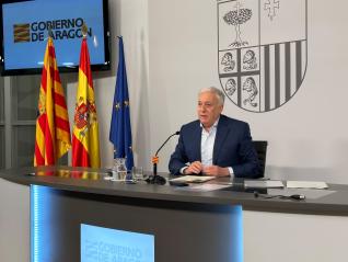 El consejero de Vivienda, Fomento, Logística y Cohesión Territorial del Gobierno de Aragón, Octavio López, en la rueda de prensa posterior al Consejo de Gobierno