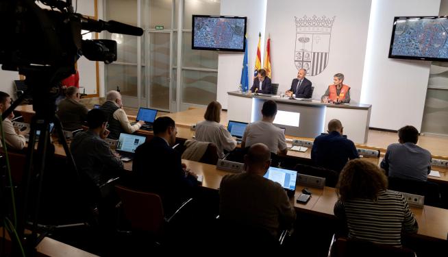 Jorge Azcón y Roberto Bermúdez de Castro, en rueda de prensa tras el Consejo de Gobierno en el que se ha firmado el decreto ley de medidas urgentes para la reparación de daños por la DANA.