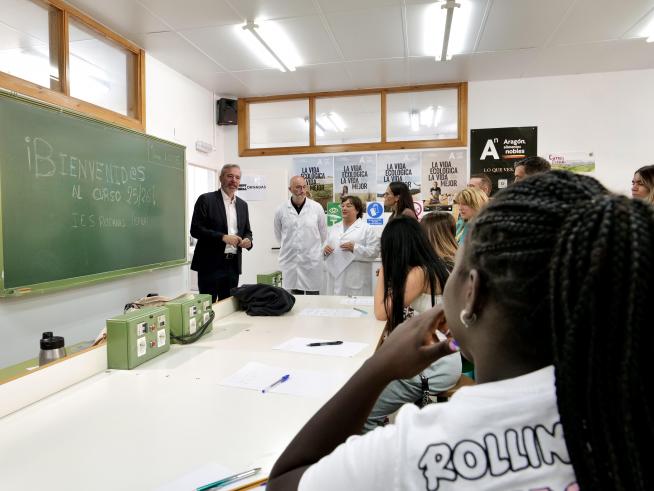 El presidente Azcón asiste al inicio de curso de Formación Profesional en el IES Rodanas de Épila.