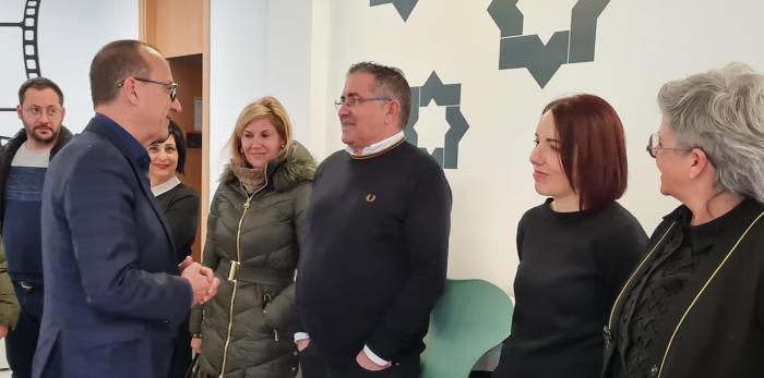 Felipe Faci presenta a la comunidad educativa del IES Segundo de Chomón el proyecto de construcción de un hangar en el aeropuerto de Teruel