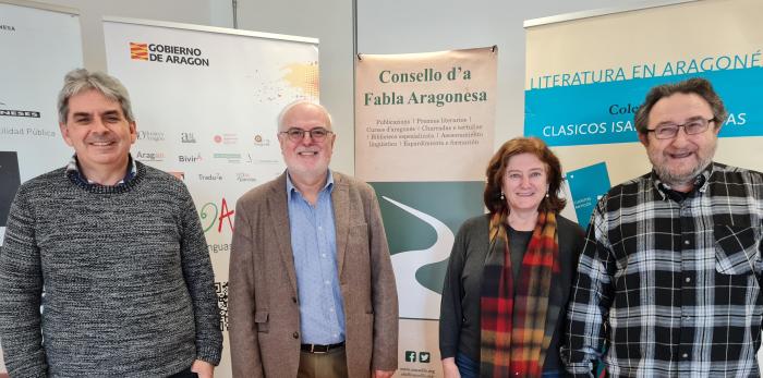 Representantes de editoriales con el director general