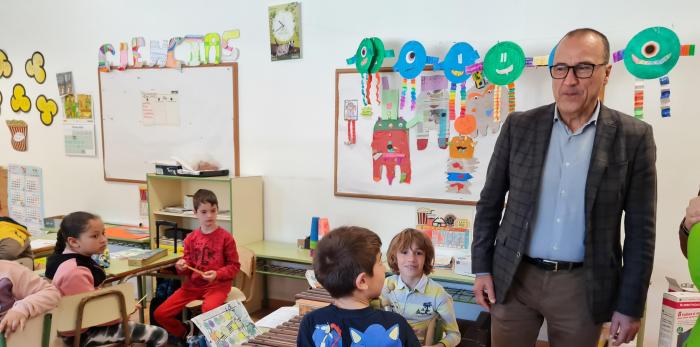 Felipe Faci en su visita al CEIP Fuentes de Ebro
