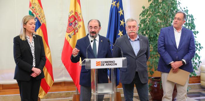 El Presidente de Aragón recibe a responsables de una empresa y dan a conocer su proyecto inversor