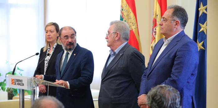 El Presidente de Aragón recibe a responsables de una empresa y dan a conocer su proyecto inversor