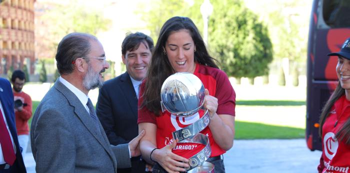 El Presidente de Aragón recibe a las campeonas de la Copa Reina