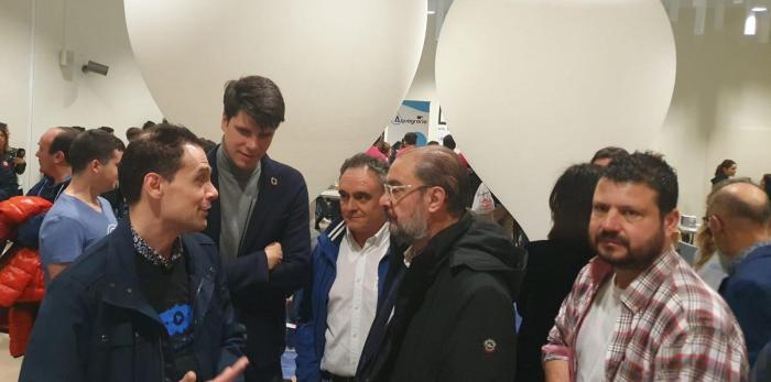 El presidente Javier Lambán ha participado en el lanzamiento de uno de los dos globos sonda lanzados hoy desde Ejea de los Caballeros