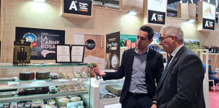 Joaquín Olona visita el Salón del Gourmet.