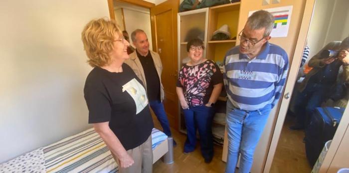 La consejera María Victoria Broto visita el proyecto “Mi Casa: una vida en comunidad”, de Plena Inclusión