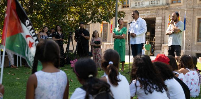 La consejera de Bienestar Social y Familia recibe a los niños saharauis