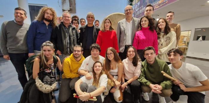 Pérez Forniés ha sido recibida por los alumnos del conservatorio. Al finalizar la presentación de la agenda de conciertos, ha habido un 'flashmob'.