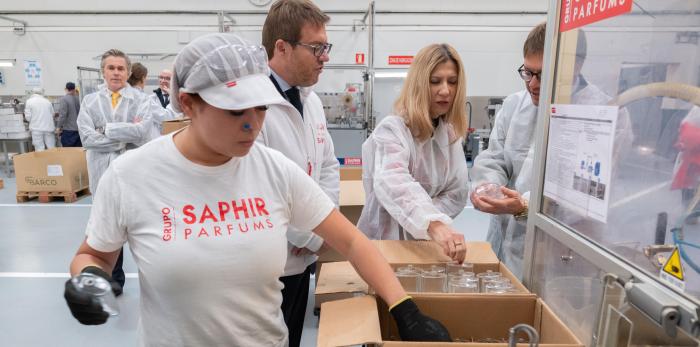 Mar Vaquero visita las instalaciones del Grupo Saphir
