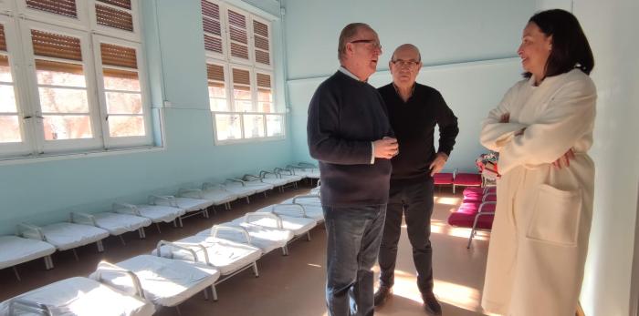 La consejera de Bienestar Social y Familia ha compartido con la Hermandad del Refugio su hoja de ruta por la inclusión