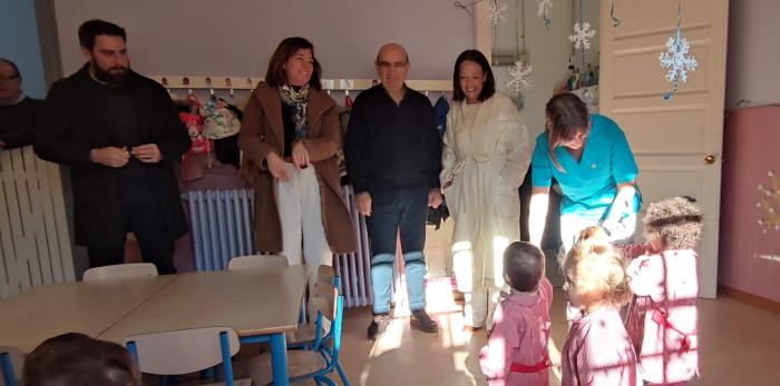 La consejera de Bienestar Social y Familia ha compartido con la Hermandad del Refugio su hoja de ruta por la inclusión
