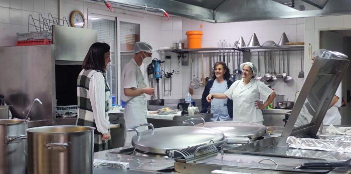 Susín ha visitado este lunes la residencia Sagrada Familia en Huesca junto a la alcaldesa Orduna
