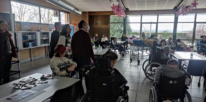 Susín ha estado esta mañana en ASPACE Huesca para conocer el espacio y su forma de trabajar