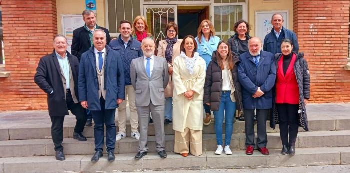 La visita a Calatayud ha incluido el Ayuntamiento, la Casa de Juventud, el centro de día para mayores y el centro ocupacional