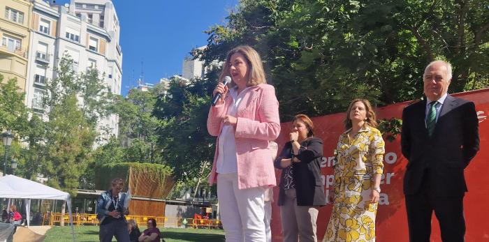 Más de 100 cooperativas creadas por más de 2.000 alumnos aragoneses se han instalado esta mañana en la Plaza de Los Sitios de Zaragoza