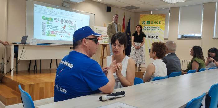 Las personas con sordoceguera de Aragón demandan su inclusión plena en la sociedad y lo reclaman en cinco millones de cupones