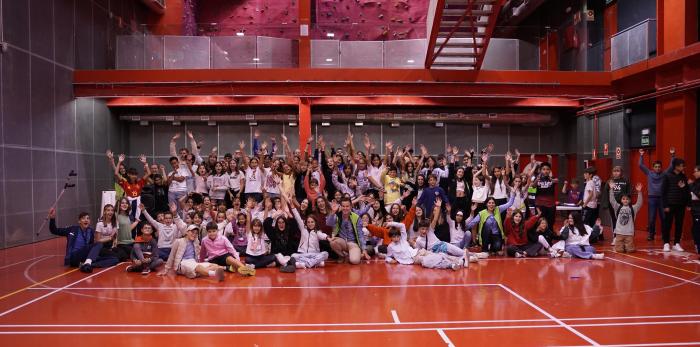 A su llegada a Teruel los 120 participantes en el IV Encuentro el viernes empezaron a preparar su coreografía de cierre